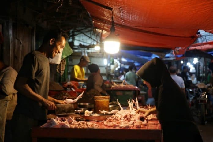 fokus_lensa_penjual_ayam_potong_wajib_bersertifikat_halal