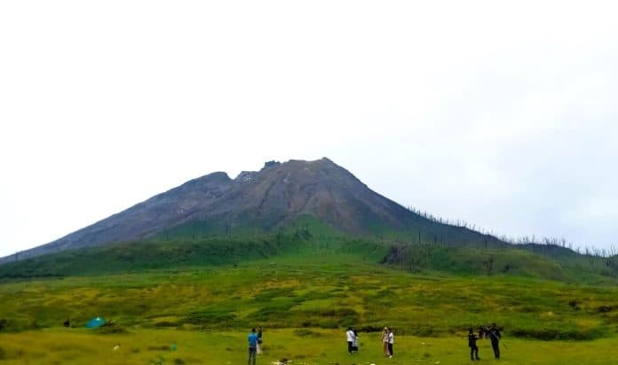 fokus_lensa_sabana_sinabung_vulcano_park_jadi_tujuan_camping_viral_di_sumut