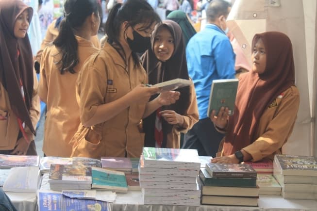 fokus_lensa_semangat_literasi_ditengah_terpaan_teknologi