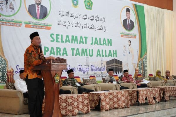 fokuskan_ibadah_jemaah_diimbau_tidak_selfie_di_depan_kabah
