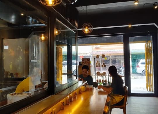 fook_inc_noodle_bar_berbahan_dasar_mie_karet_di_medan