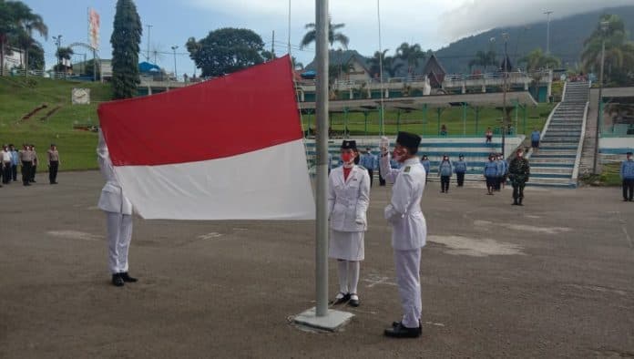 forkopimcam_girsip_gelar_upacara_hut_ri_ke_75