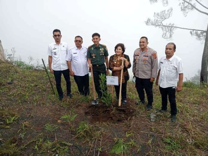 forkopimda_karo_ikuti_rapat_koordinasi_penyelamatan_ekosistem_danau_toba