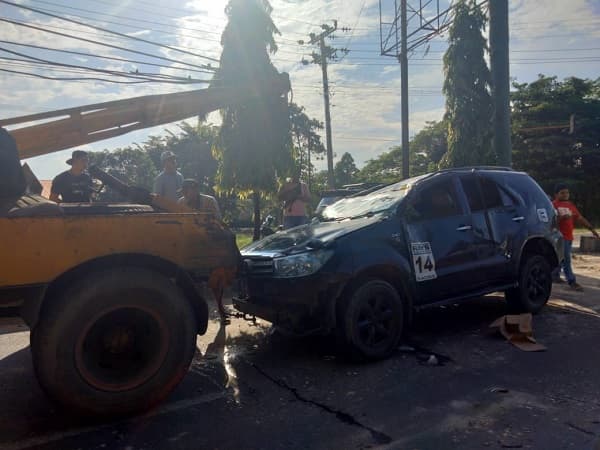 fortuner_terbalik_di_jalinsum_kisaran_lima_penumpang_luka