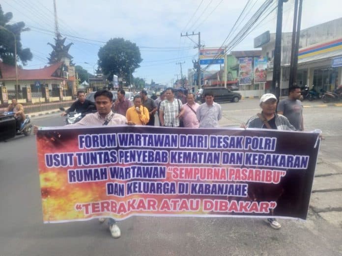 forum_wartawan_dairi_desak_polri_usut_kasus_kebakaran_rumah_wartawan_di_tanah_karo