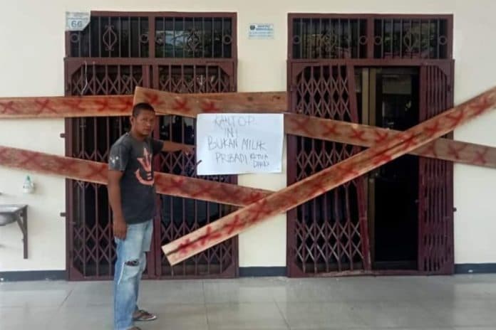 fraksi_gerindra_segel_kantor_dprd_sibolga_kantor_ini_bukan_milik_pribadi