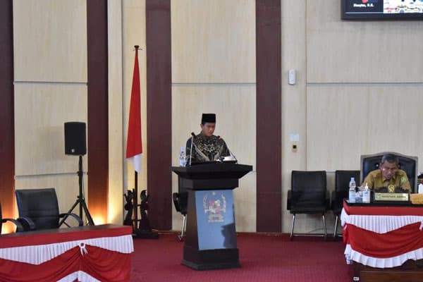 fraksi_pks_pertanyakan_uhc_hingga_pertumbuhan_ekonomi_dalam_r_apbd_kota_medan_ta_2024