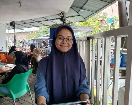 gadis_lulusan_smk_di_medan_sukses_bisnis_es_bubur_ketan
