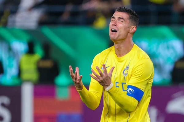 gagal_bikin_gol_dari_jarak_6_yard_di_liga_champions_asia_ronaldo_dicibir_penggemar