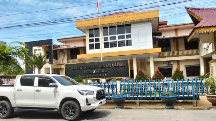 gak_sembarang_boleh_masuk_kantor_dprd_sibolga_tertutup_untuk_wartawan