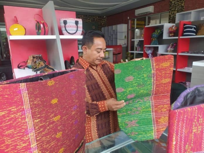 galeri_dekranasda_pematangsiantar_angkat_daya_jual_produk_lokal