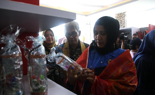 galeri_dekranasda_siantar_dikunjungi_ketua_persit_ck_kodam_ibb