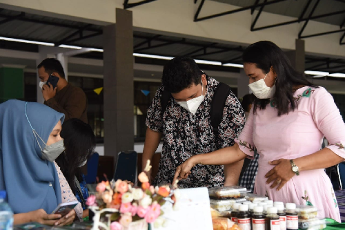 gali_enterpreneur_mahasiswanya_fkg_usu_adakan_bazar