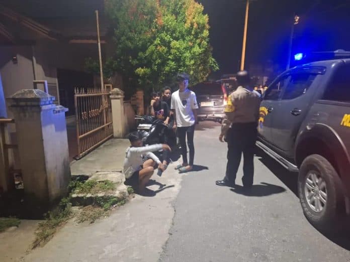 ganggu_beribadah_di_masjid_penggunaan_petasan_dilarang_polisi_selama_bulan_ramadhan