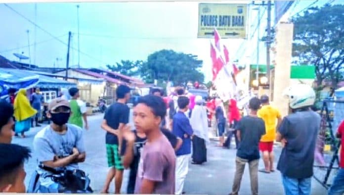 gara_gara_pasangan_selingkuh_ini_warga_geruduk_mapolres_batu_bara