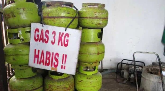 gas_elpigi_3_kg_langka_warga_pelosok_desa_sibongbong_di_tapsel_resah