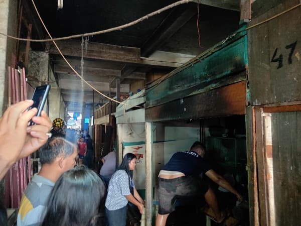 gas_elpiji_bocor_satu_kios_di_pasar_horas_siantar_terbakar
