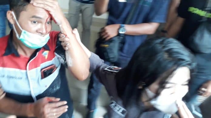 gawat_kali_bah_gerilyawan_lempari_polisi_di_siantar