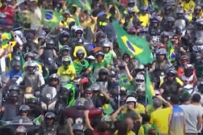 gawat_presiden_brazil_kerahkan_ribuan_massa_tolak_lockdown_covid_19