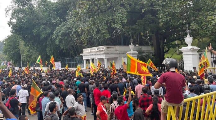 gawat_rumah_dinas_diserbu_demonstran_presiden_sri_lanka_dievakuasi