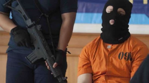 gawat_saat_bnn_konferensi_pers_pengedar_sabu_ngaku_dilindungi_polisi