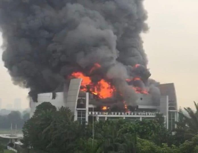 gbi_basilea_christ_cathedral_serpong_terbakar
