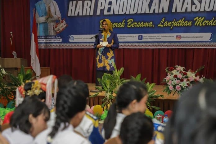 gebyar_hardiknas_susanti_ingatkan_guru_tiga_masalah_di_sekolah