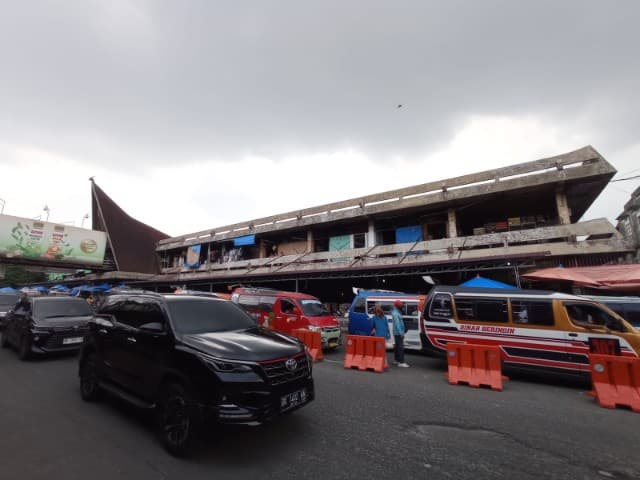gedung_iv_pasar_horas_siantar_kian_memprihatinkan