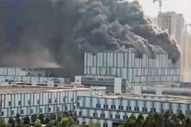 gedung_teknologi_raksasa_huawei_terbakar_3_karyawan_tewas