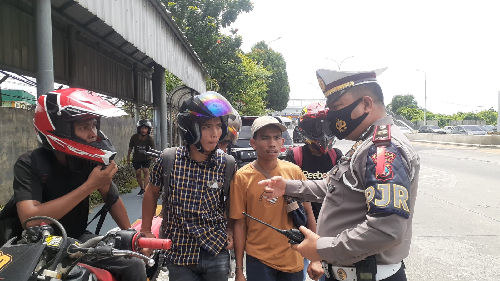 gegara_google_maps_3_pengendara_motor_terobos_pintu_tol_amplas
