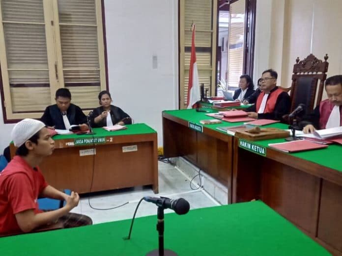 gegara_rebutan_jadi_pak_ogah_bunuh_abang_tiri_ucok_divonis_75_tahun_penjara