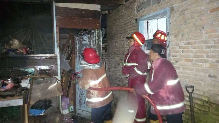 gegara_usir_nyamuk_rumah_di_jalan_merpati_siantar_nyaris_terbakar