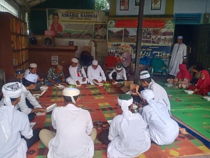 gelar_bakti_sosial_fpi_tebing_tinggi_berterima_kasih_pada_warga