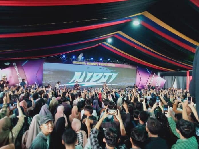 gelar_kampus_inovation_seni_budaya_rektor_umsu_hadirkan_nidji