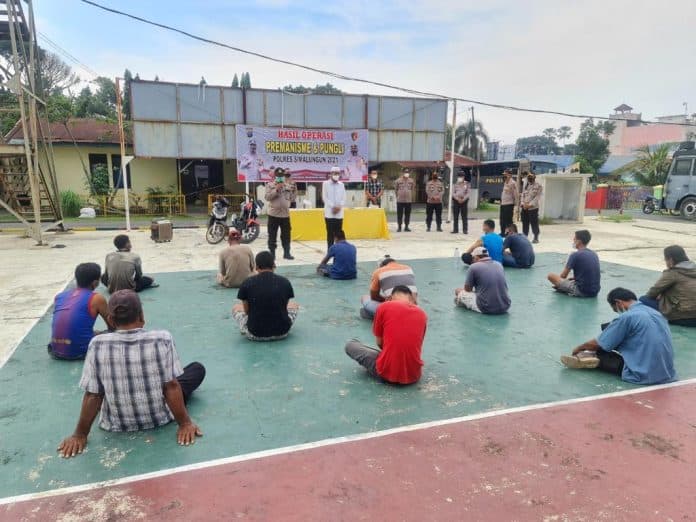 gelar_operasi_anti_premanisme_dan_pungli_polres_simalungun_amankan_15_pelaku