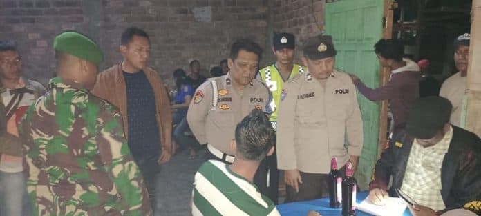 gelar_razia_gabungan_di_sergai_petugas_amankan_miras_dari_kafe