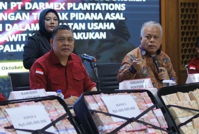 geledah_dua_lokasi_kejagung_temukan_9_koper_berisi_uang_tunai_rp_40_m