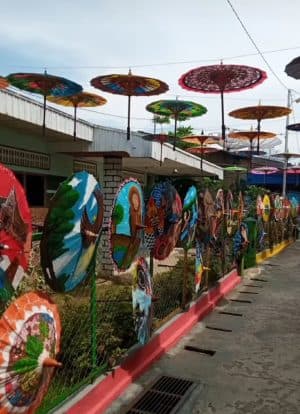 gelegar_payung_nusantara_pajang_hasil_karya_100_pelukis_di_gang_tematik_siantar