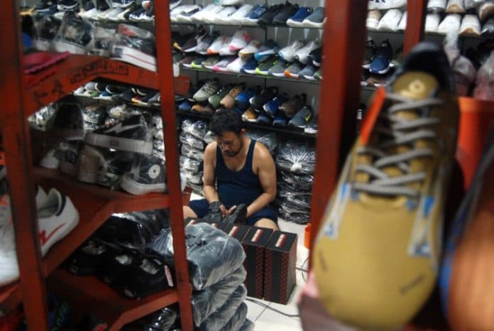 geliat_bisnis_sepatu_di_medan_memiliki_prospek_cerah
