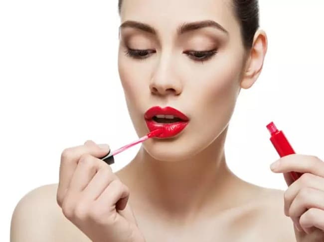 gemar_dengan_lipstik_cair_berikut_tips_memaksimalkan_penampilan_bibir_anda