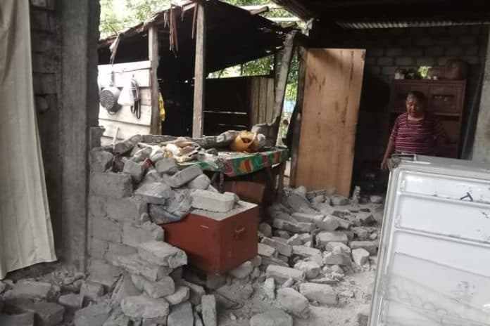 gempa_di_morotai_sebabkan_25_rumah_penduduk_rusak