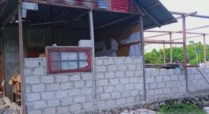 gempa_maluku_menyebabkan_kerusakan_rumah_di_pulau_dawera_dan_dawelor