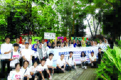 genbi_usi_peraih_beasiswa_bi_gelar_bersih_indonsesia