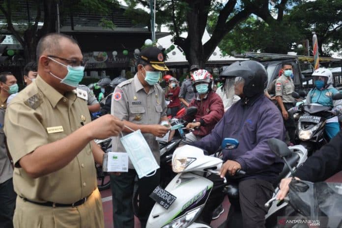 gencarkan_razia_masker_satpol_pp_sumut_diperbantukan_di_medan