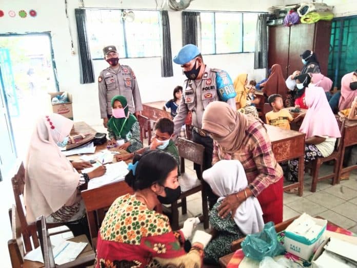 genjot_vaksinasi_polres_batu_bara_lakukan_monitoring_dan_pengamanan