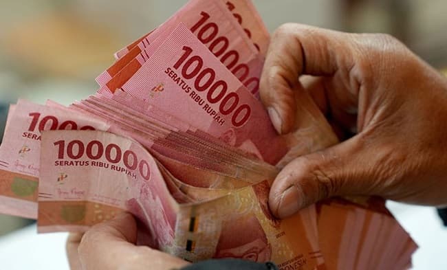 geopolitik_timur_tengah_memanas_rupiah_melemah_dekati_15700_per_usd