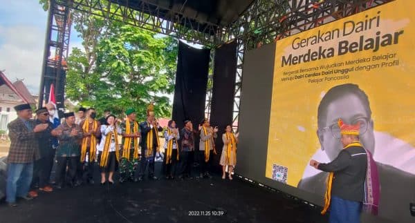 gerakan_dairi_merdeka_belajar_meriahkan_hari_guru_ini_pesan_bupati