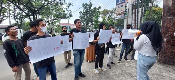 gerakan_solidaritas_perempuan_minta_kejatisu_usut_penggunaan_areal_hutan_di_gebang_langkat