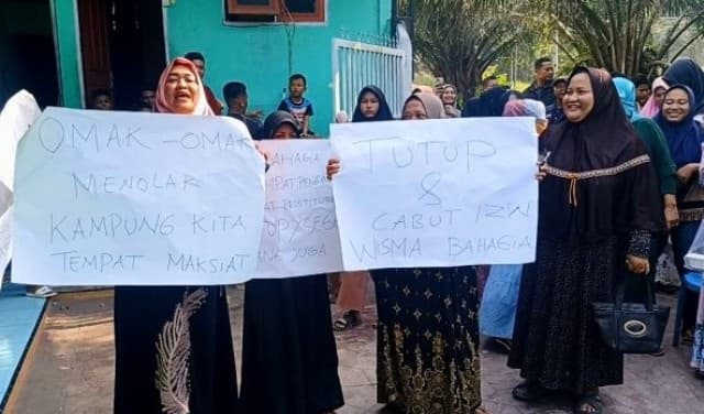 gerebek_dan_temukan_2_pasangan_selingkuh_ibu_perwiritan_minta_penginapan_wisma_bahagia_ditutup