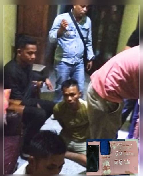 gerebek_desa_ujung_kubu_batu_bara_2_pria_pemilik_14_paket_sabu_diamankan
